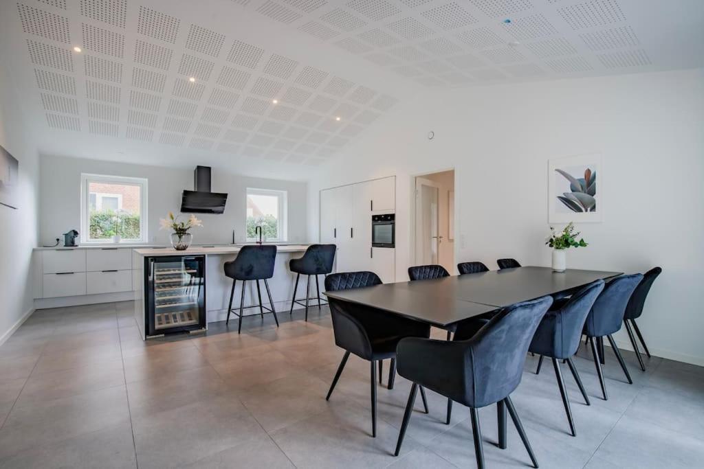 Apartment Spacious Family House *